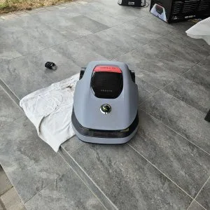 Robotfűnyíró