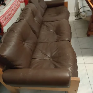 Bőr garnitúra dohányzó asztallal