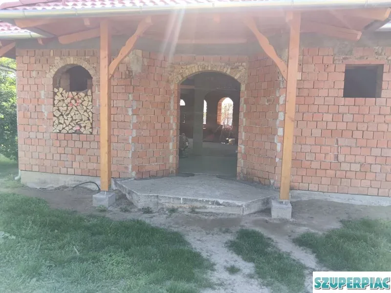 ELADÓ KIADÓ INGATLAN