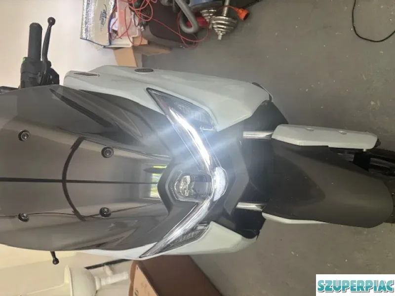 2025 YAMAHA NMAX 125 tech max