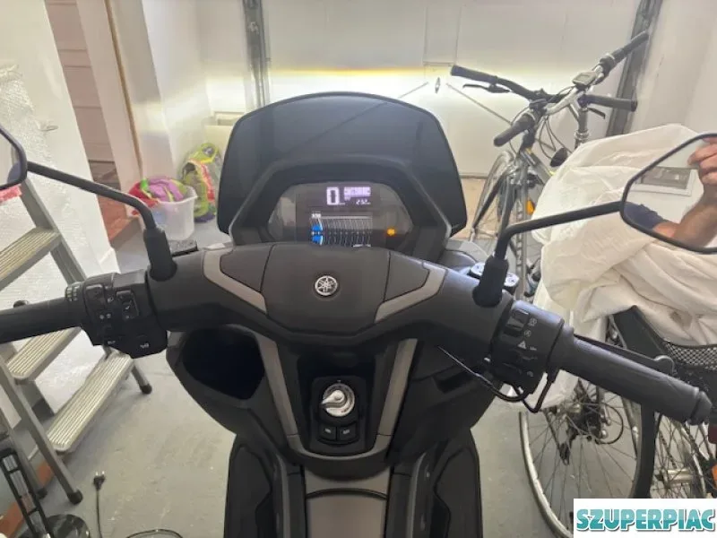 2025 YAMAHA NMAX 125 tech max