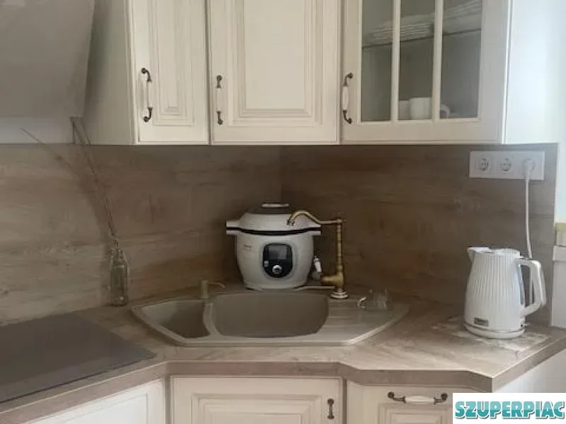 Ház 1 hálószoba 1 fürdő Zuglóban