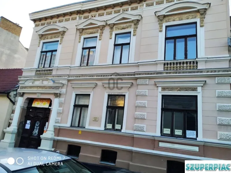 801 Pécs belvárosi 5 db lakás 198 millió