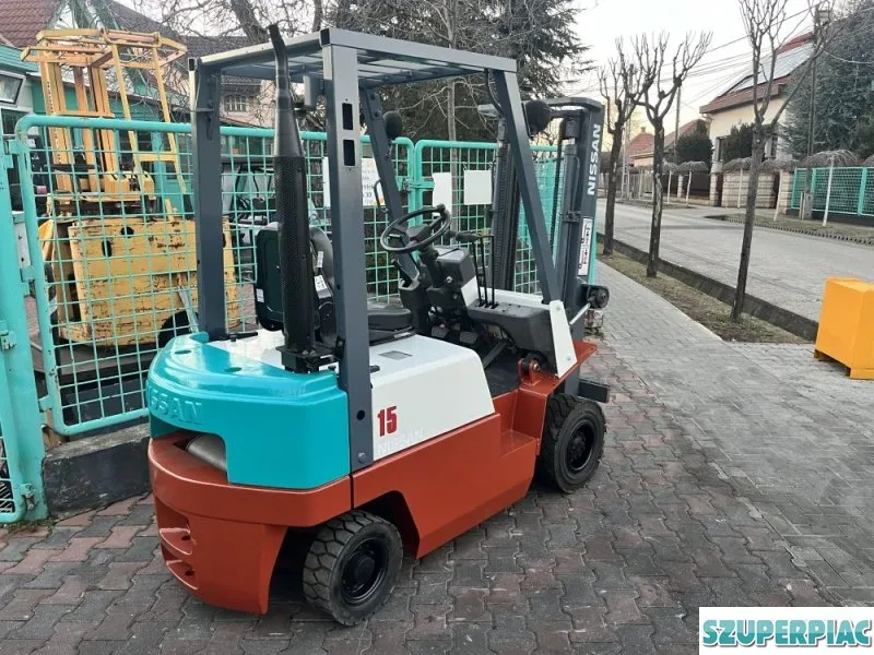 Nissan 15 tonnás diesel targonca V2351