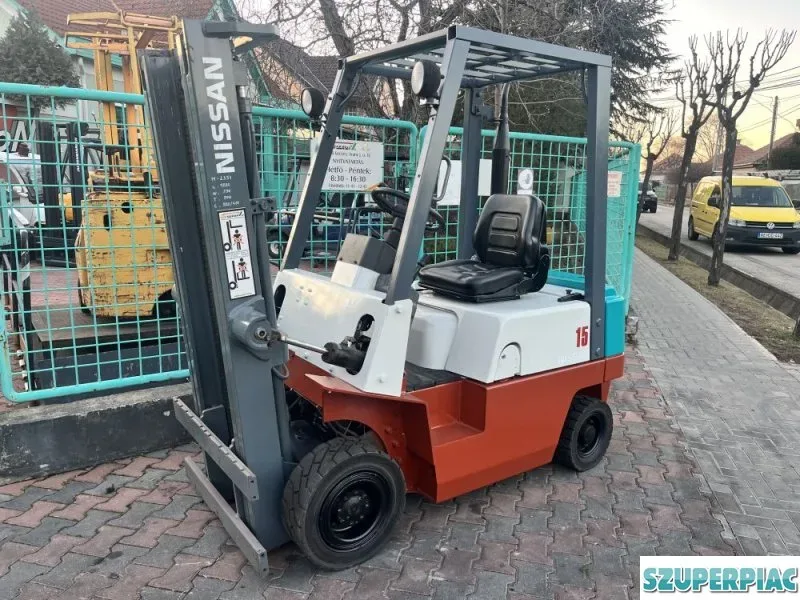 Nissan 15 tonnás diesel targonca V2351