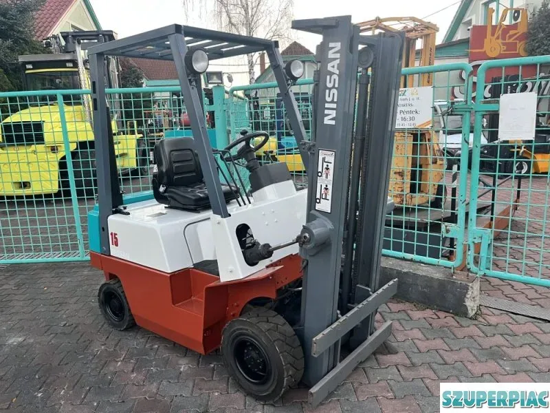 Nissan 15 tonnás diesel targonca V2351