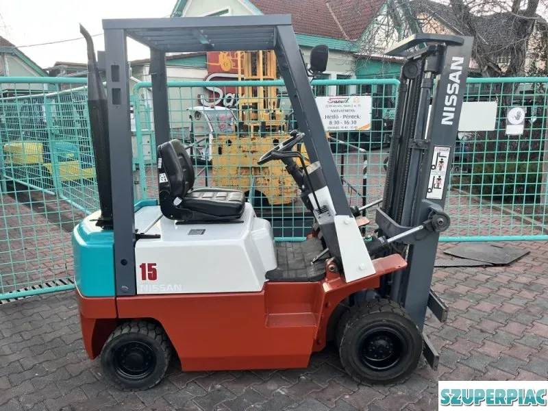 Nissan 15 tonnás diesel targonca V2351