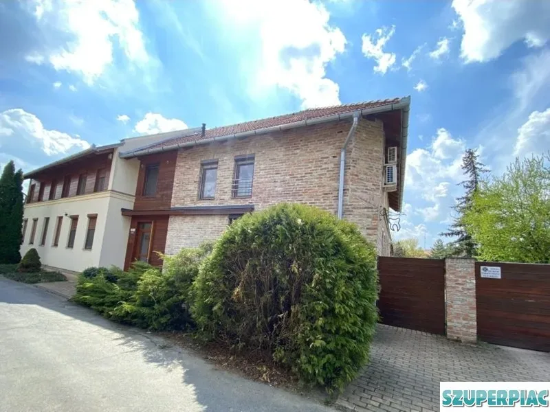 Eladó 2 db apartman Gyulán