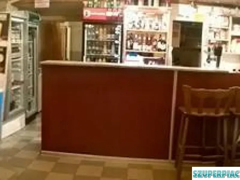 Üzlethelyiség bérlőkkel eladó