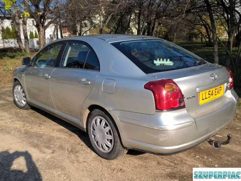 2005ös brit JOBB KORMÁNYOS TOYOTA Avensis 5 ajtós d4d