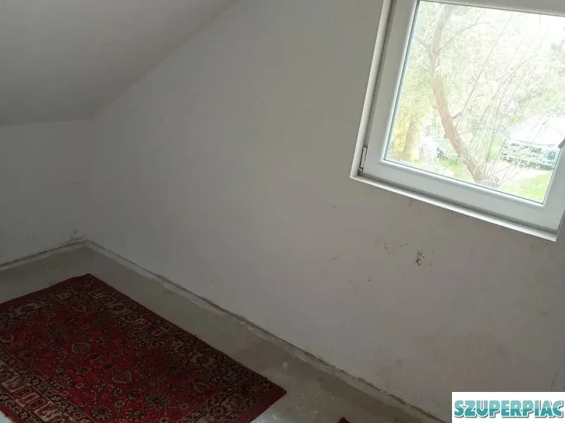 Tata Baj szőlőhegyen befejezési munkákért kiadó