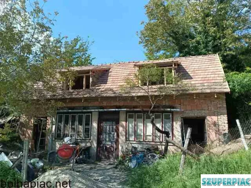 Tata Baj szőlőhegyen befejezési munkákért kiadó