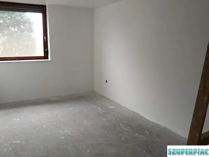 Felújításkőműves burkolás festés