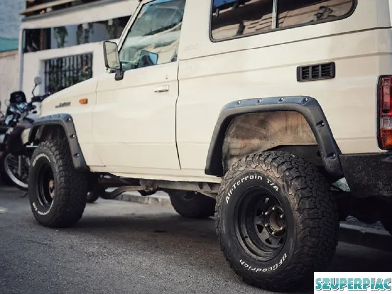 Szélesített sárvédőívek Offroad ABS műanyagból polietilénből