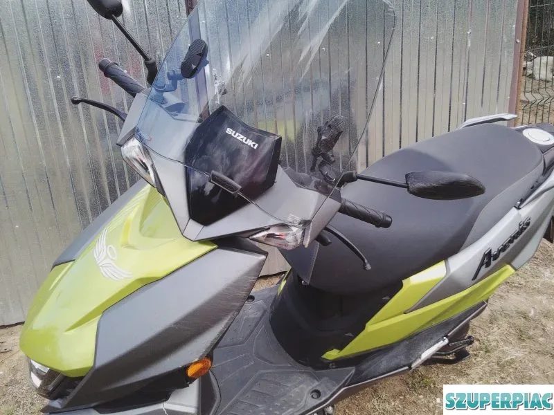 Suzuki Avenis