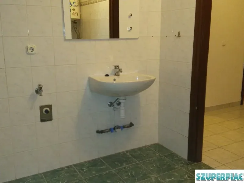 Szimpatikus lakás eladó