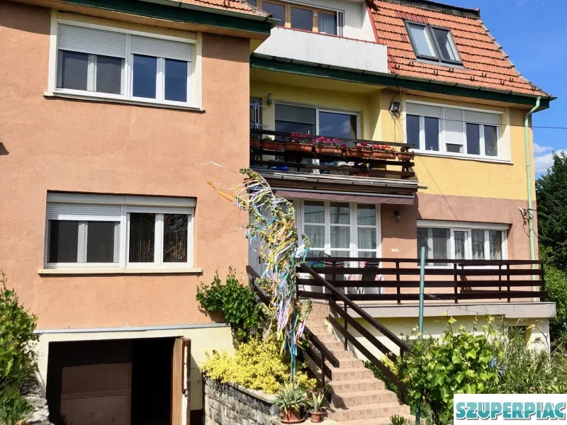 Óbudán zöldövezeti lakás 4 lakásos kertes házban eladó
