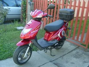 50cm3-es robogó