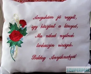 Hímzett anyák napi párna Hímzett anyák napi párna