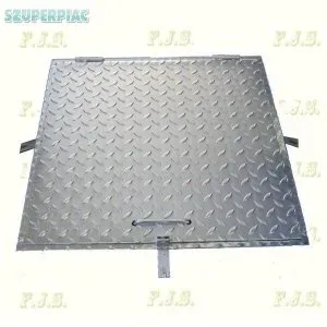 Aknafedő lakatolható aknafedlap kerettel 80x80 cm nyitható horga Aknafedő lakatolható aknafedlap kerettel 80x80 cm nyitható horga