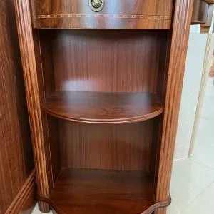 Klasszikus stílusú telefonasztal