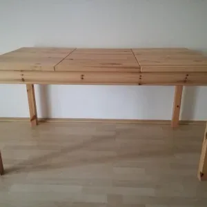 Nagy méretű fenyő asztal tárolóval asztalterítővel újszerű